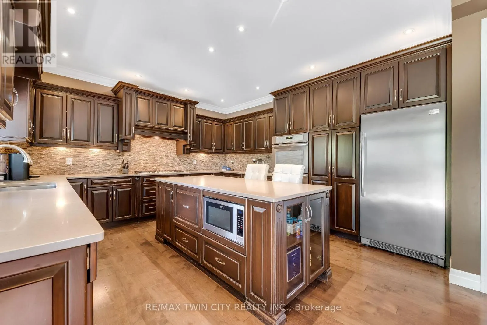 3 - 258 EDGEWATER CRESCENT