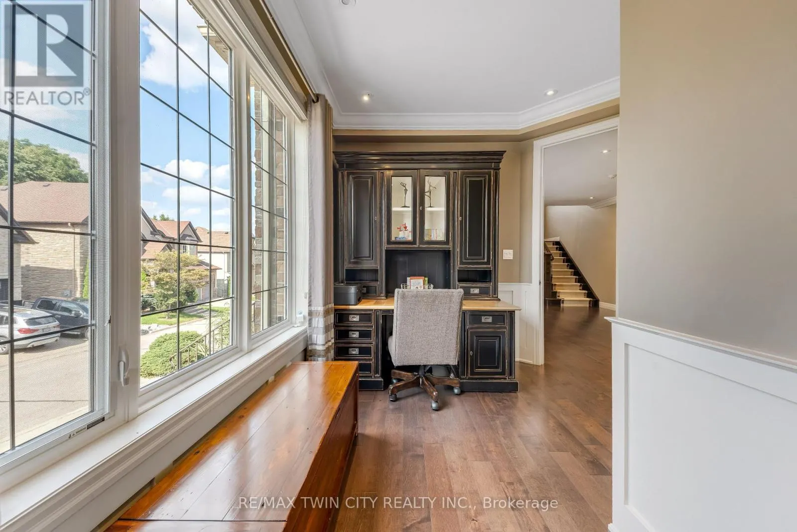 3 - 258 EDGEWATER CRESCENT