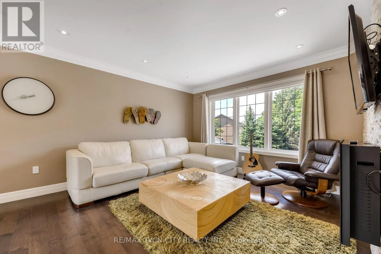 3 - 258 EDGEWATER CRESCENT