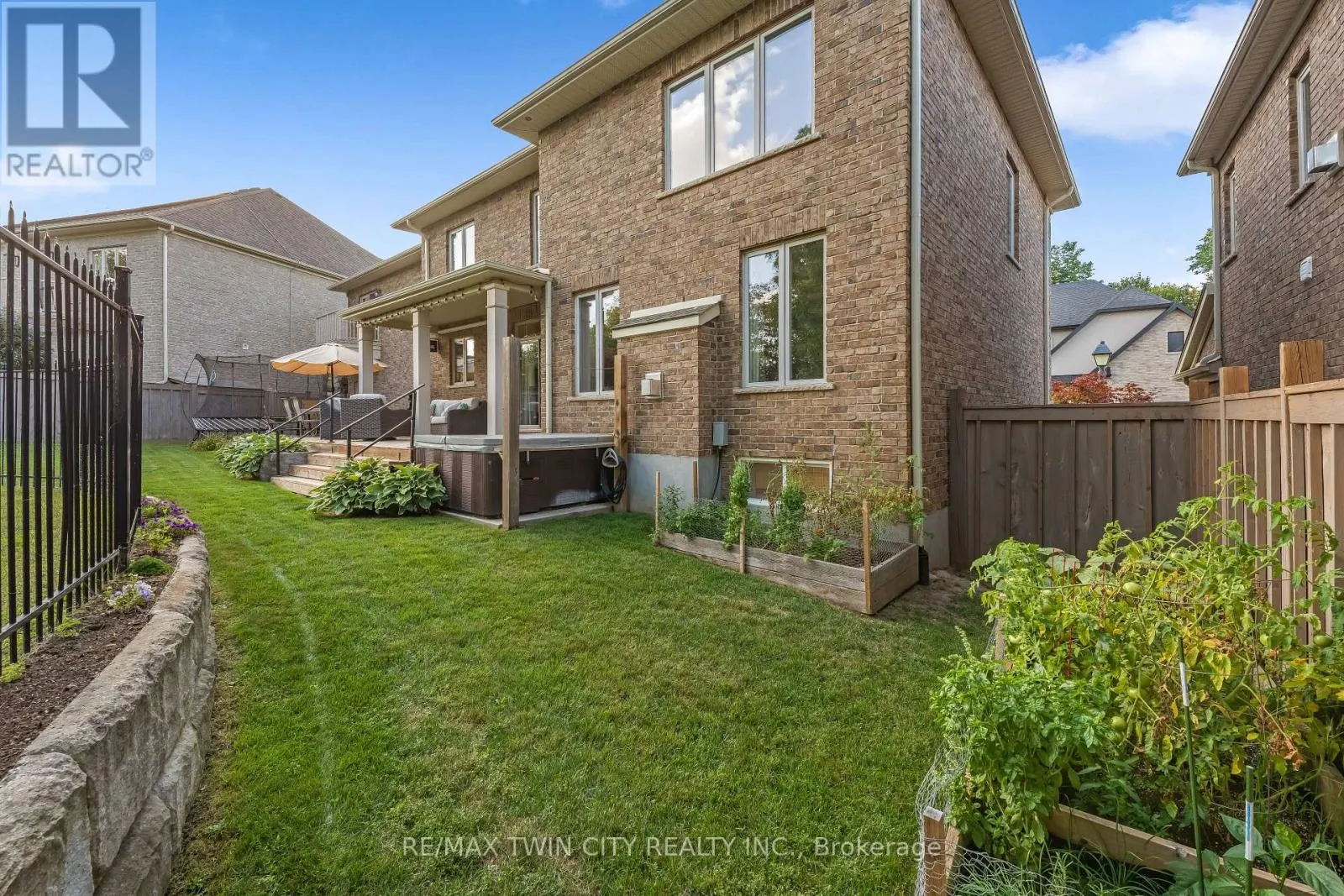 3 - 258 EDGEWATER CRESCENT