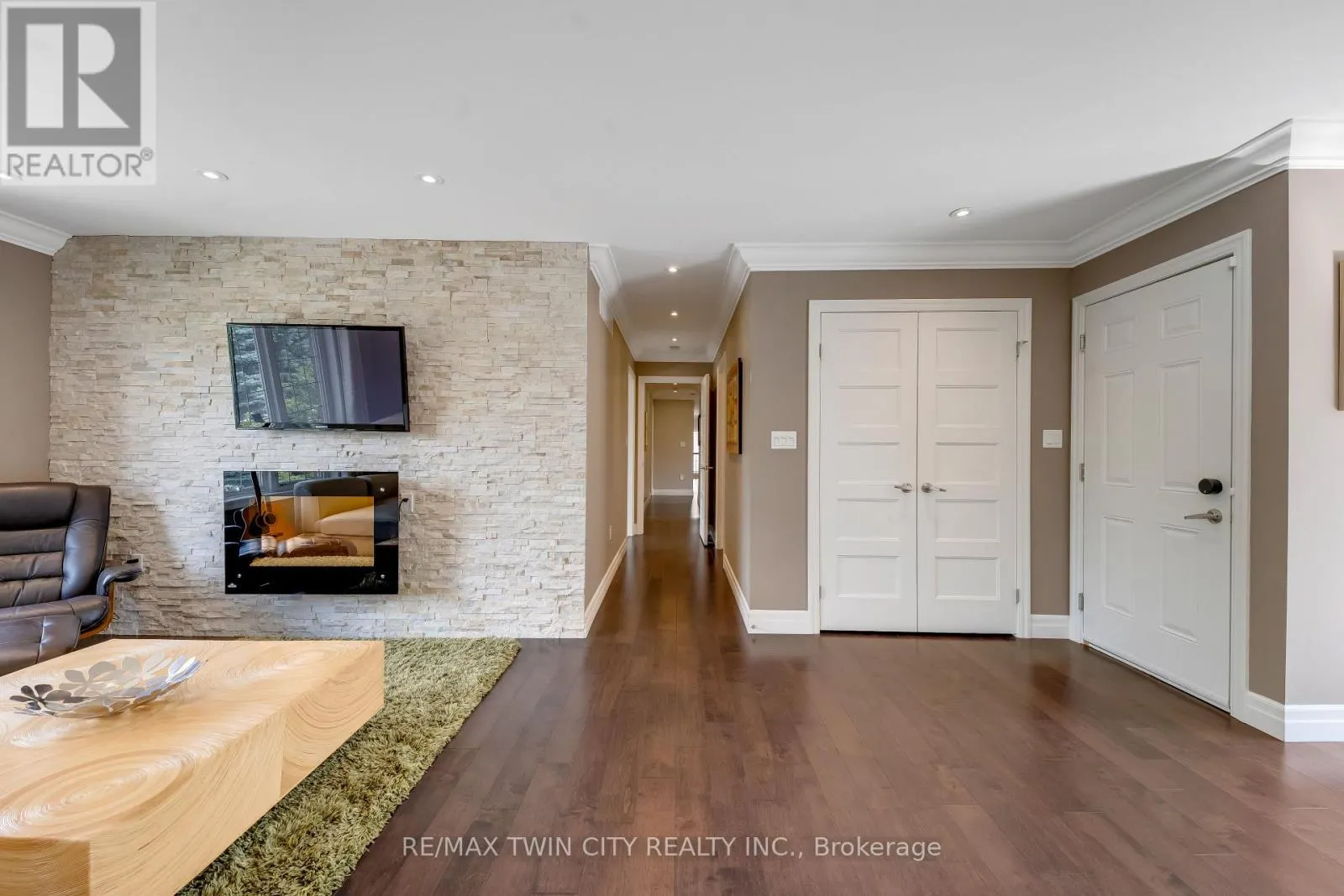 3 - 258 EDGEWATER CRESCENT