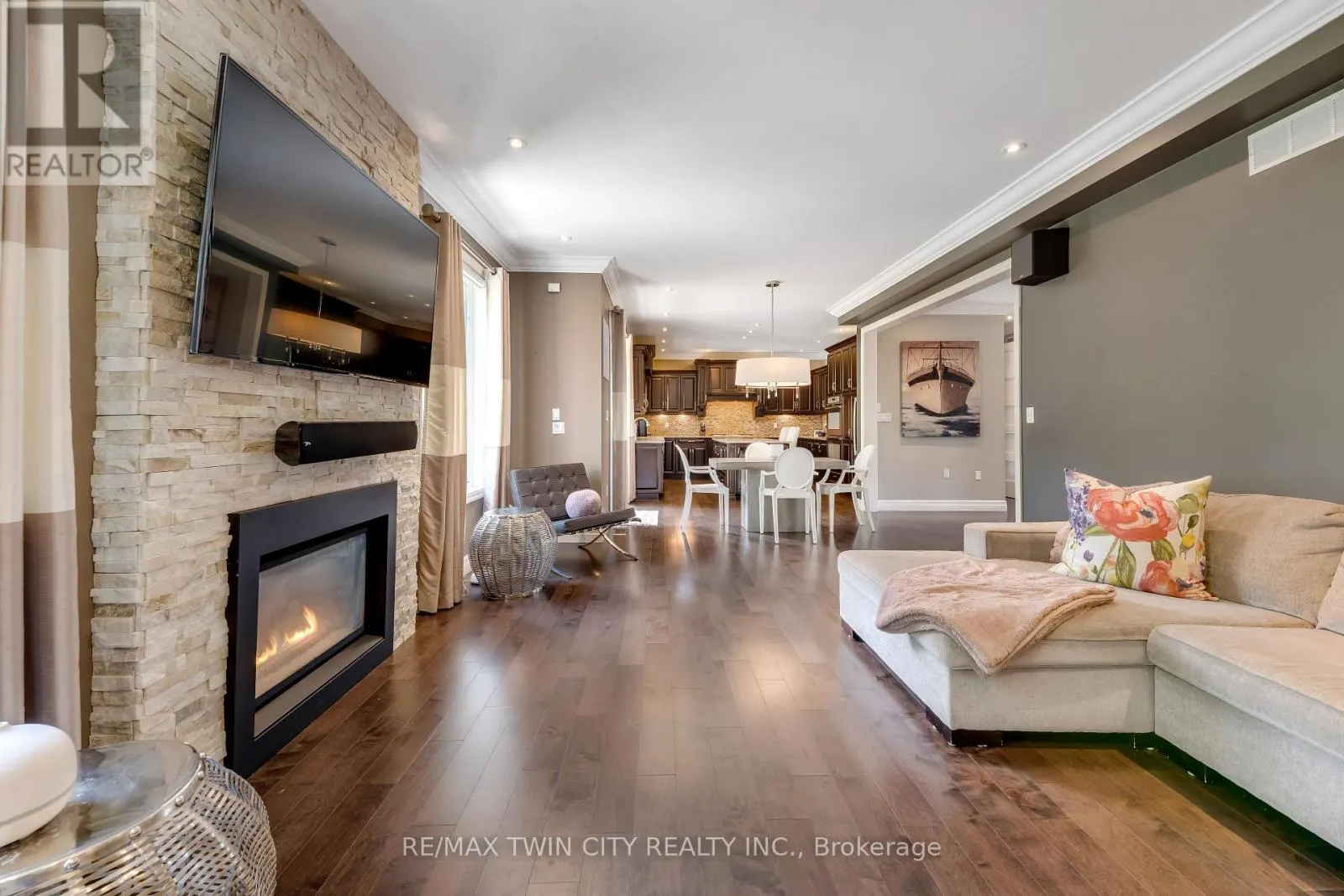 3 - 258 EDGEWATER CRESCENT