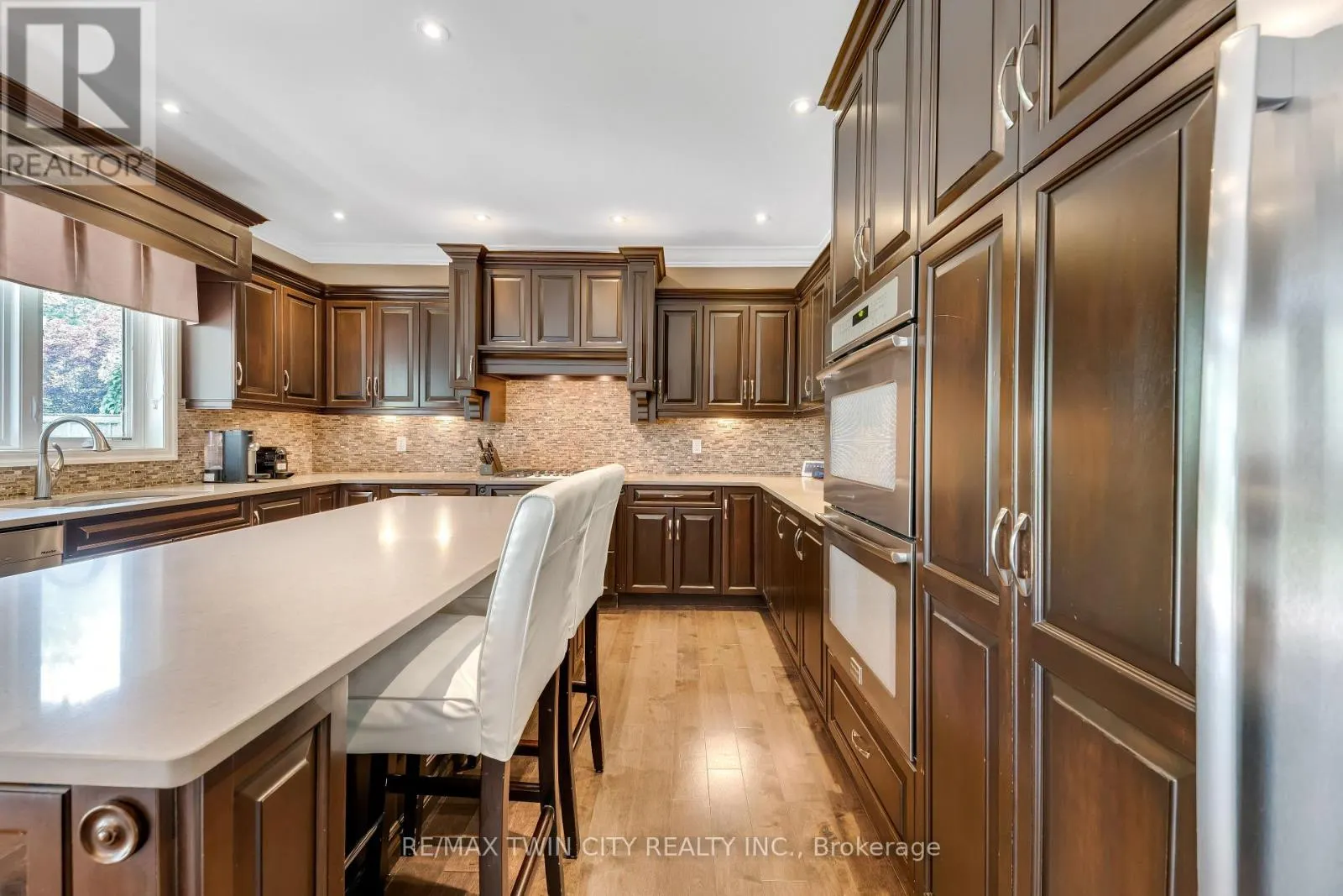 3 - 258 EDGEWATER CRESCENT