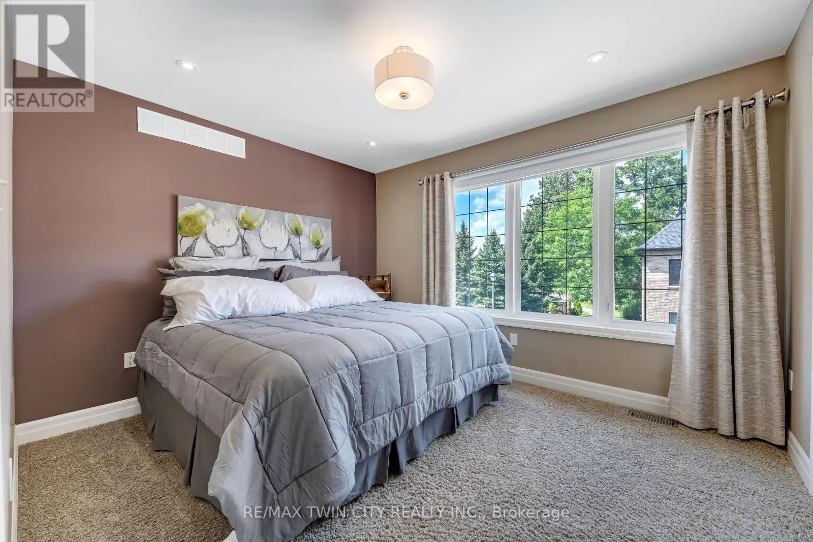 3 - 258 EDGEWATER CRESCENT