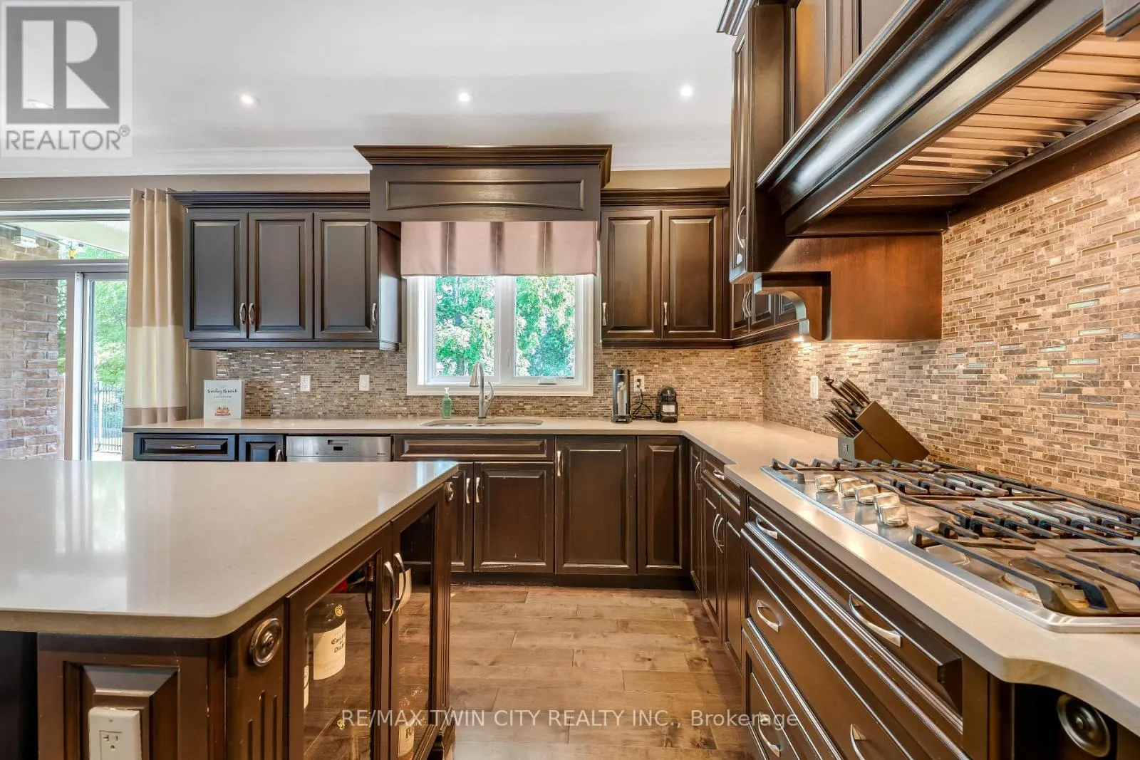3 - 258 EDGEWATER CRESCENT