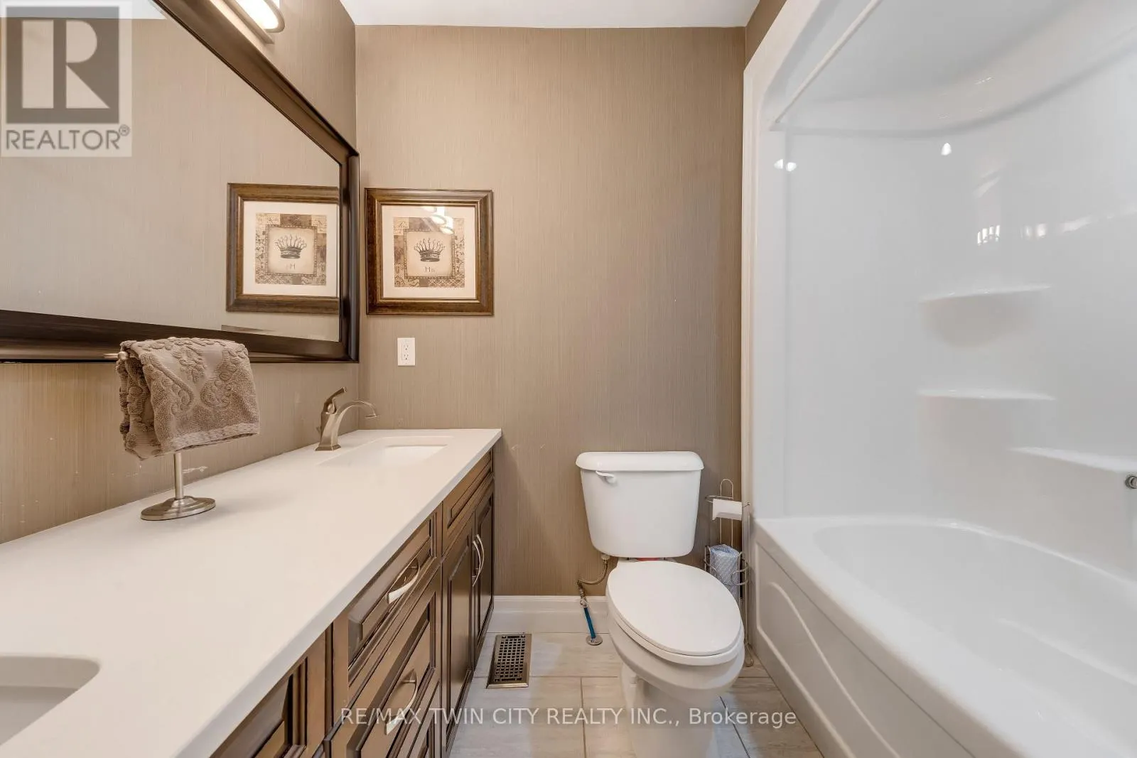 3 - 258 EDGEWATER CRESCENT