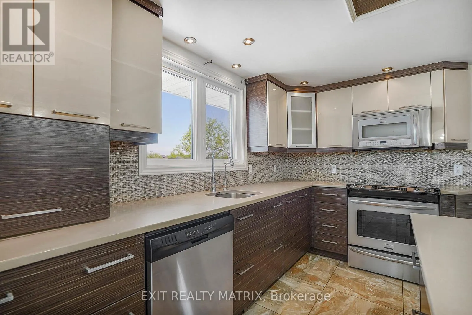845 CARTIER BOULEVARD