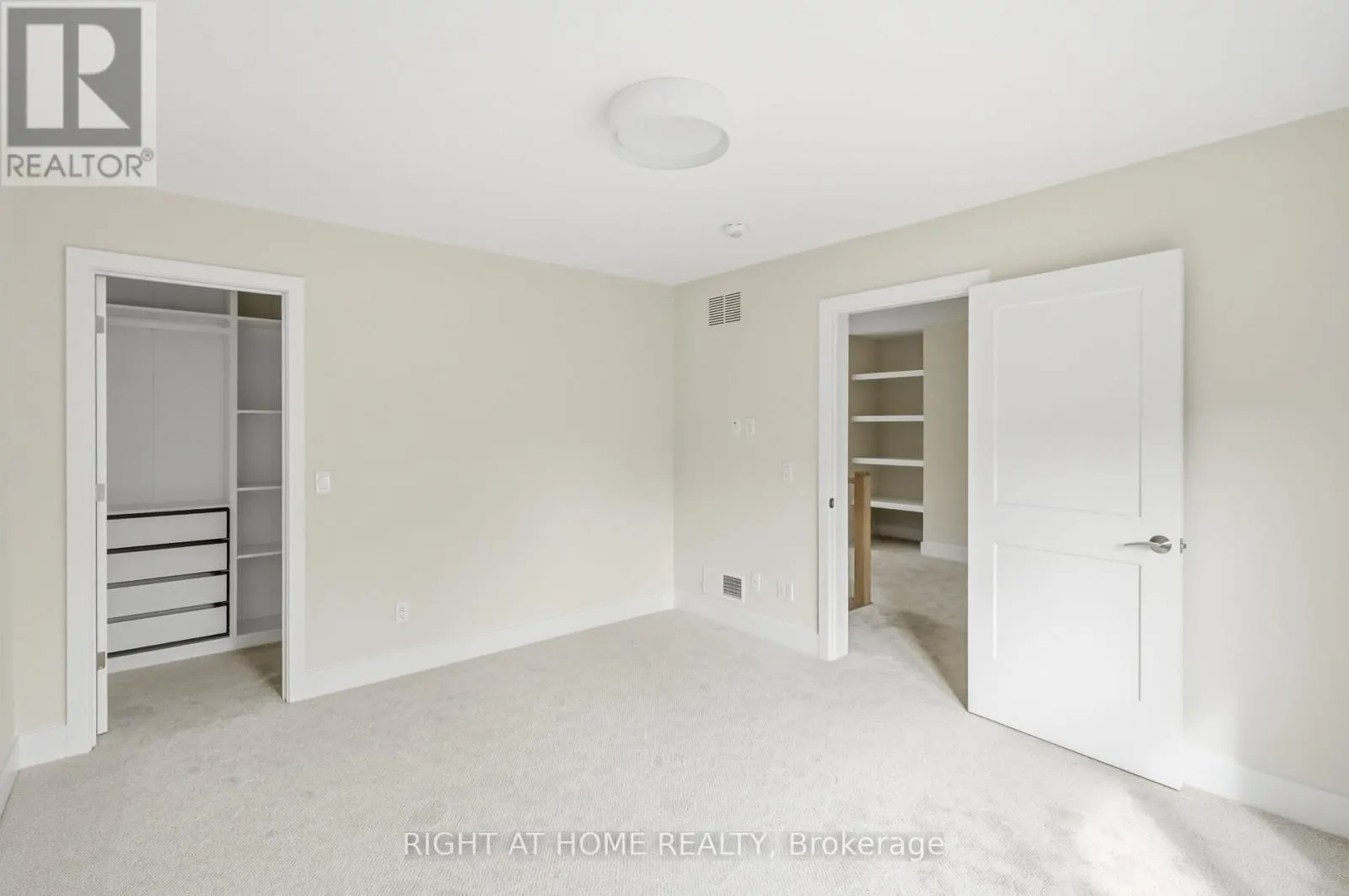 4 MERITAGE LANE