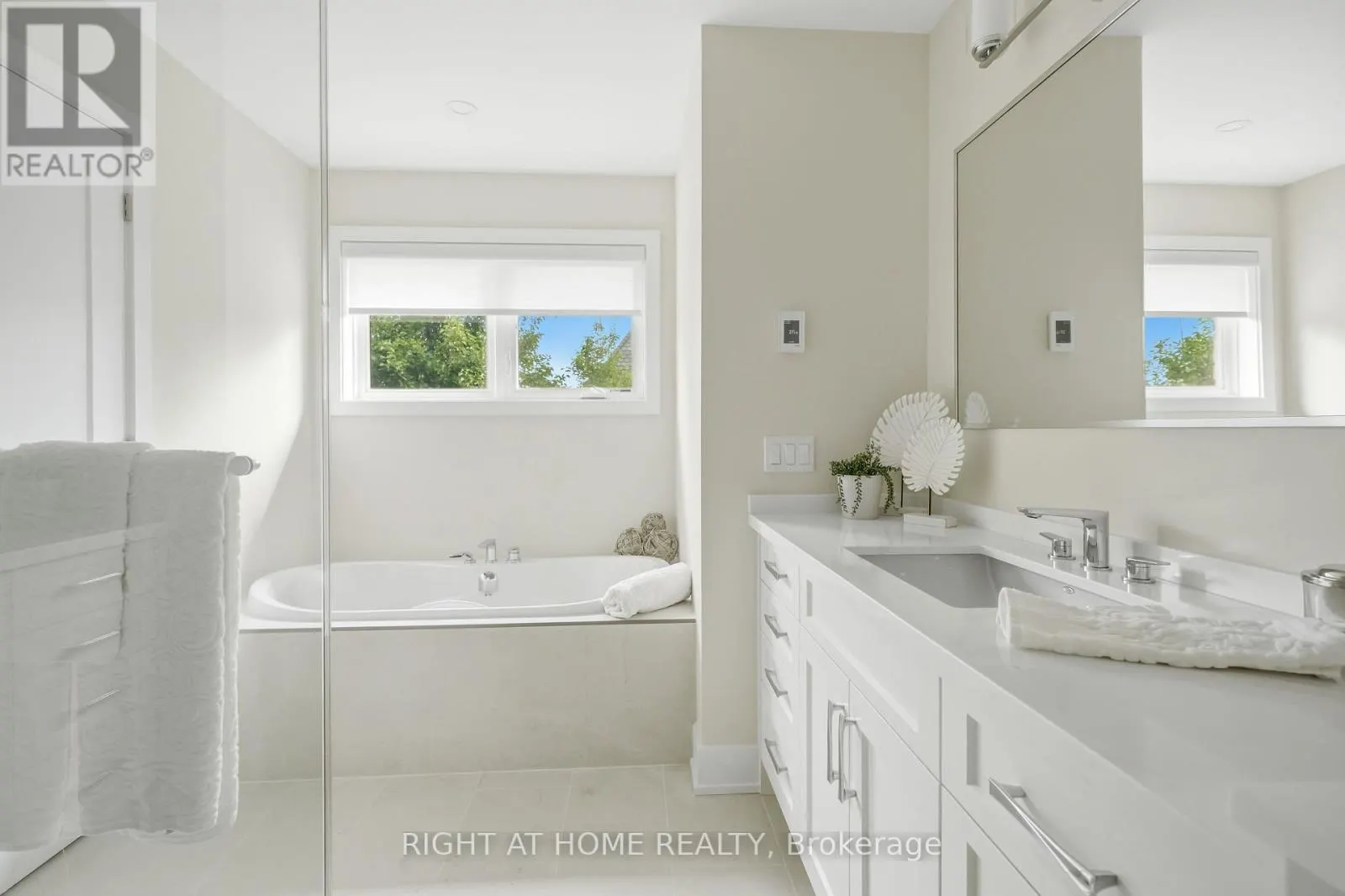 4 MERITAGE LANE
