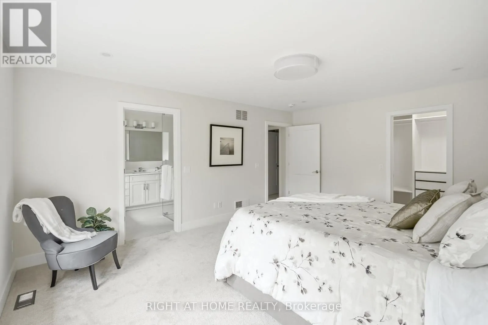 4 MERITAGE LANE