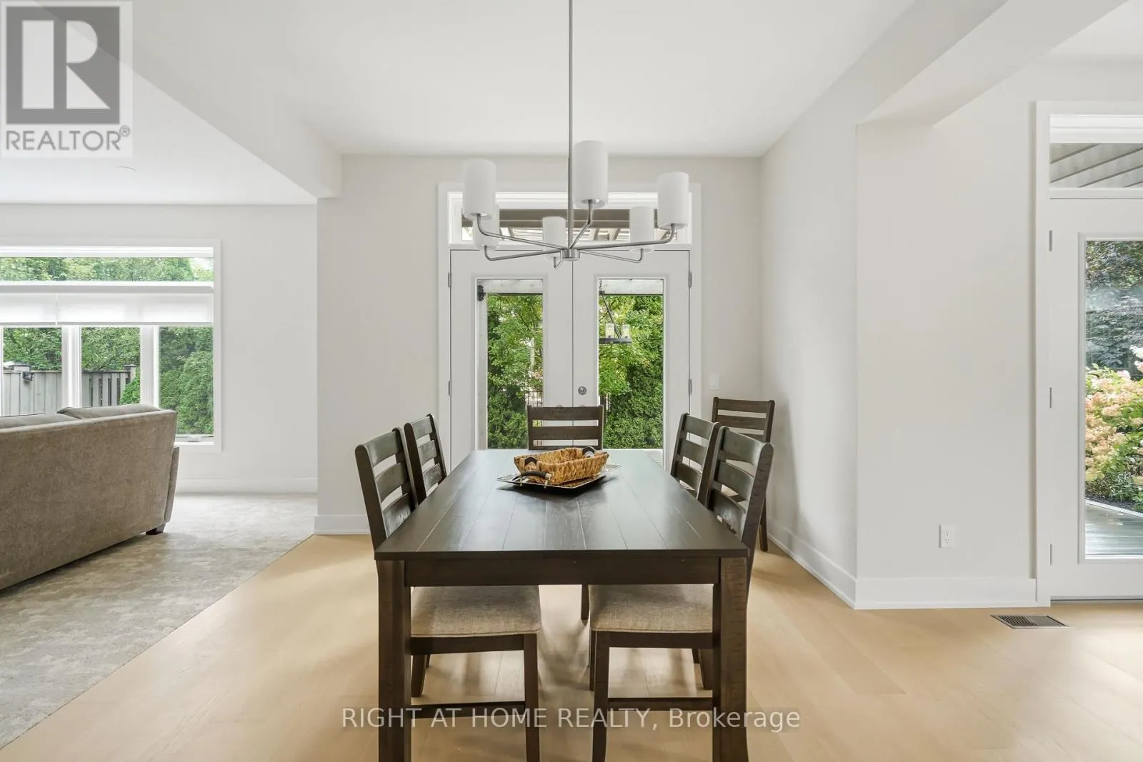 4 MERITAGE LANE