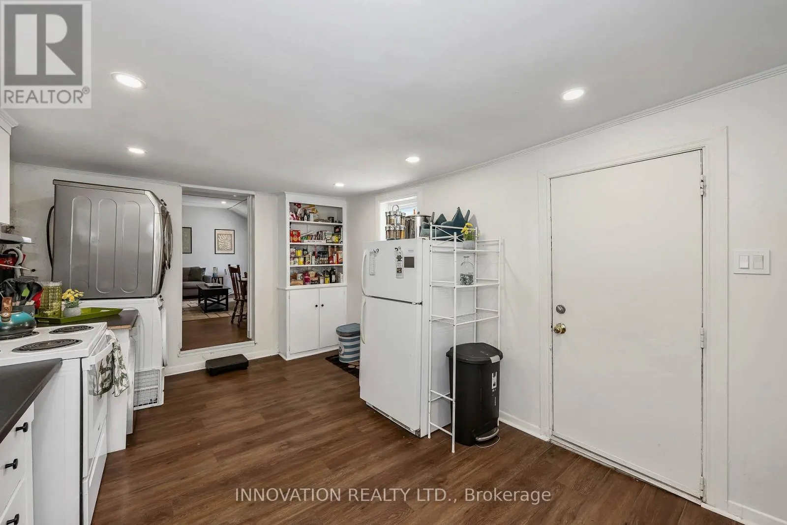 58 RUSSELL STREET N