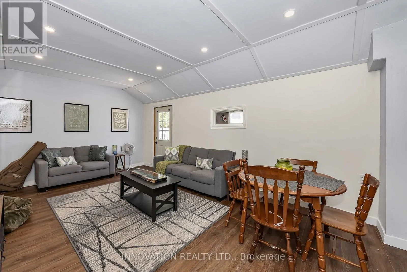 58 RUSSELL STREET N