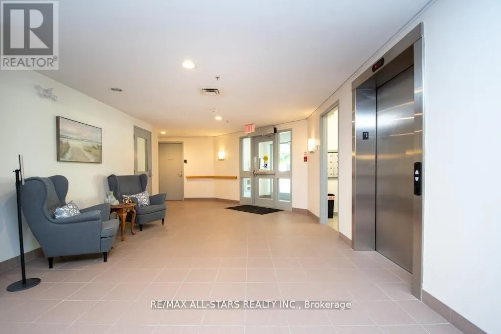 106 - 8 HURON STREET #106