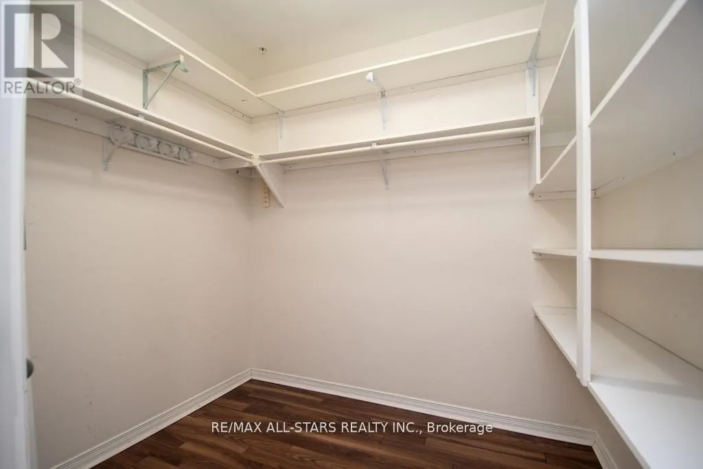 106 - 8 HURON STREET #106