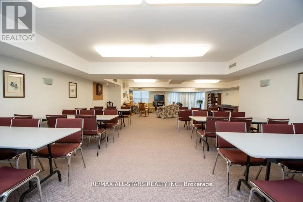 106 - 8 HURON STREET #106