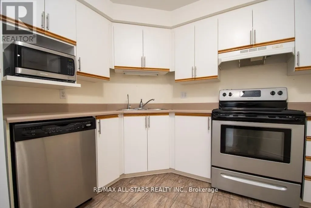 106 - 8 HURON STREET #106