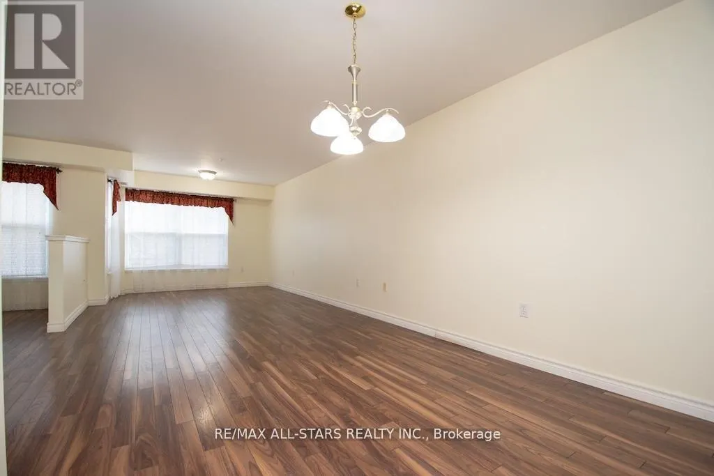 106 - 8 HURON STREET #106