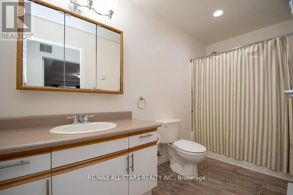 106 - 8 HURON STREET #106
