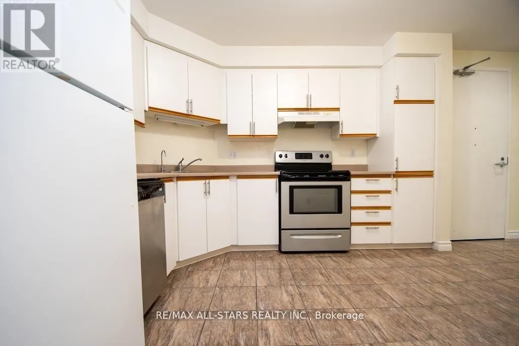 106 - 8 HURON STREET #106