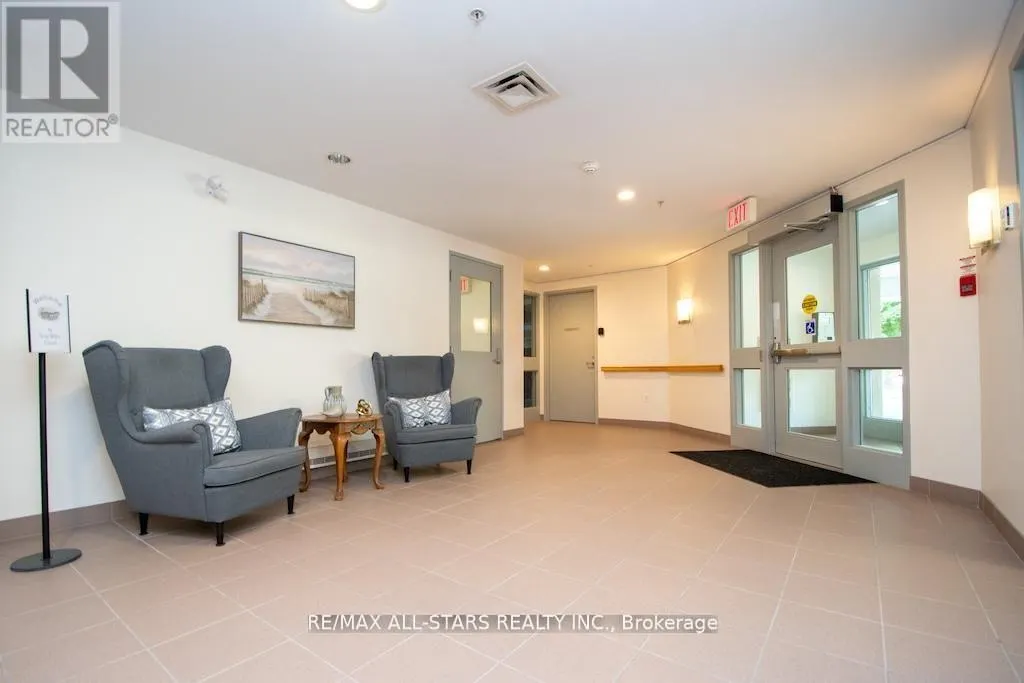 106 - 8 HURON STREET #106