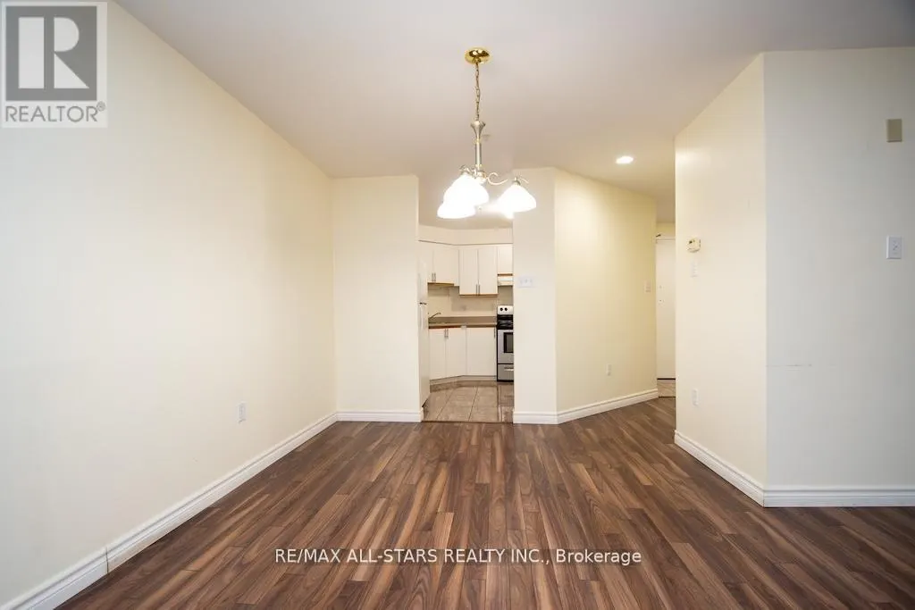 106 - 8 HURON STREET #106