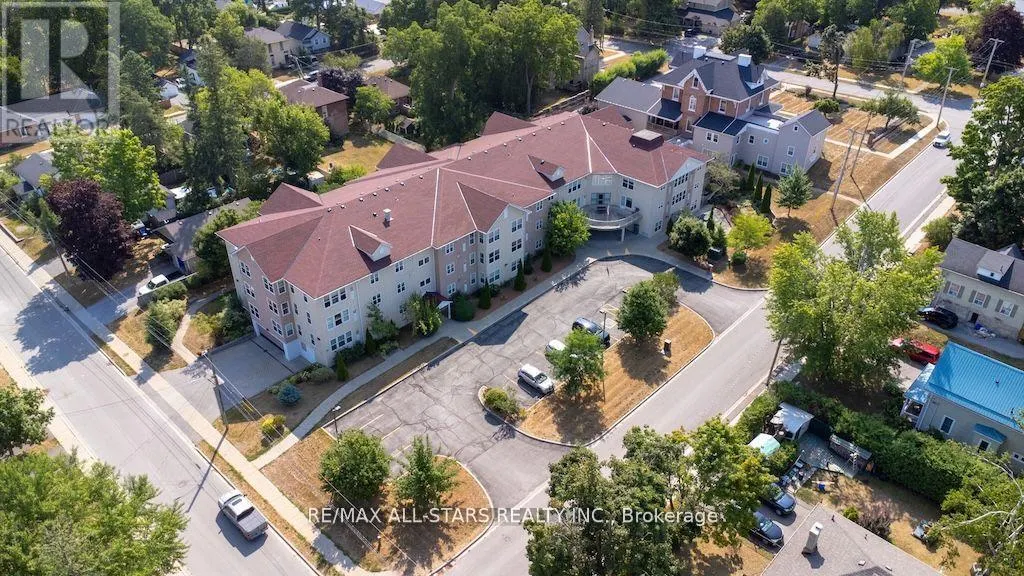 106 - 8 HURON STREET #106