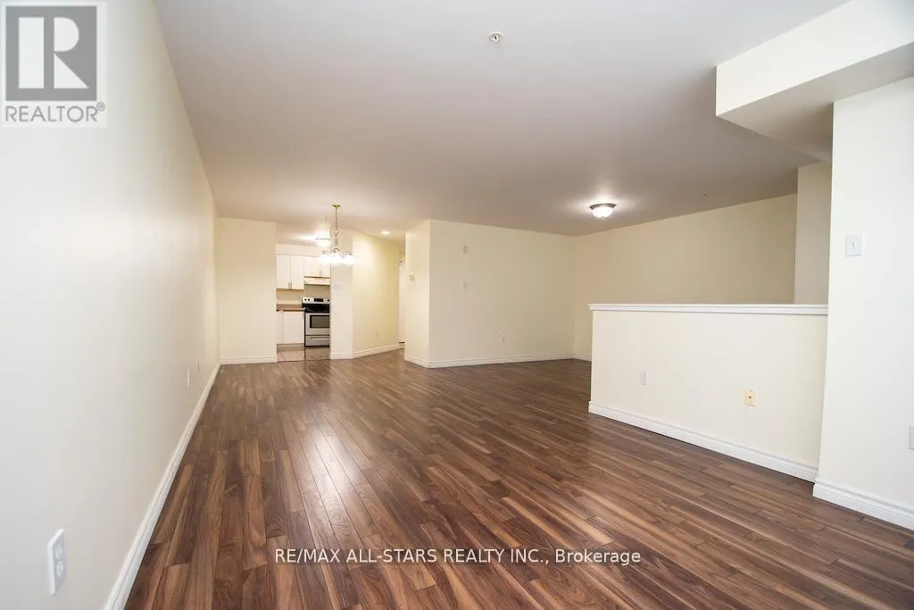 106 - 8 HURON STREET #106