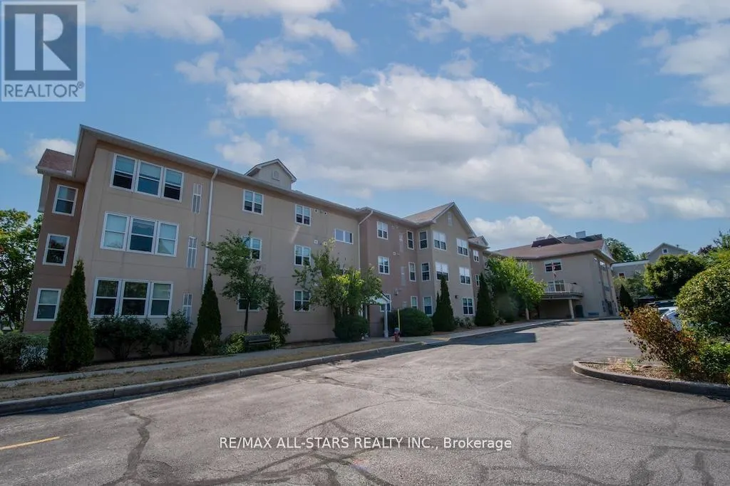 106 - 8 HURON STREET #106
