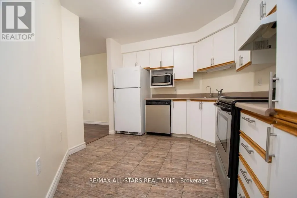 106 - 8 HURON STREET #106