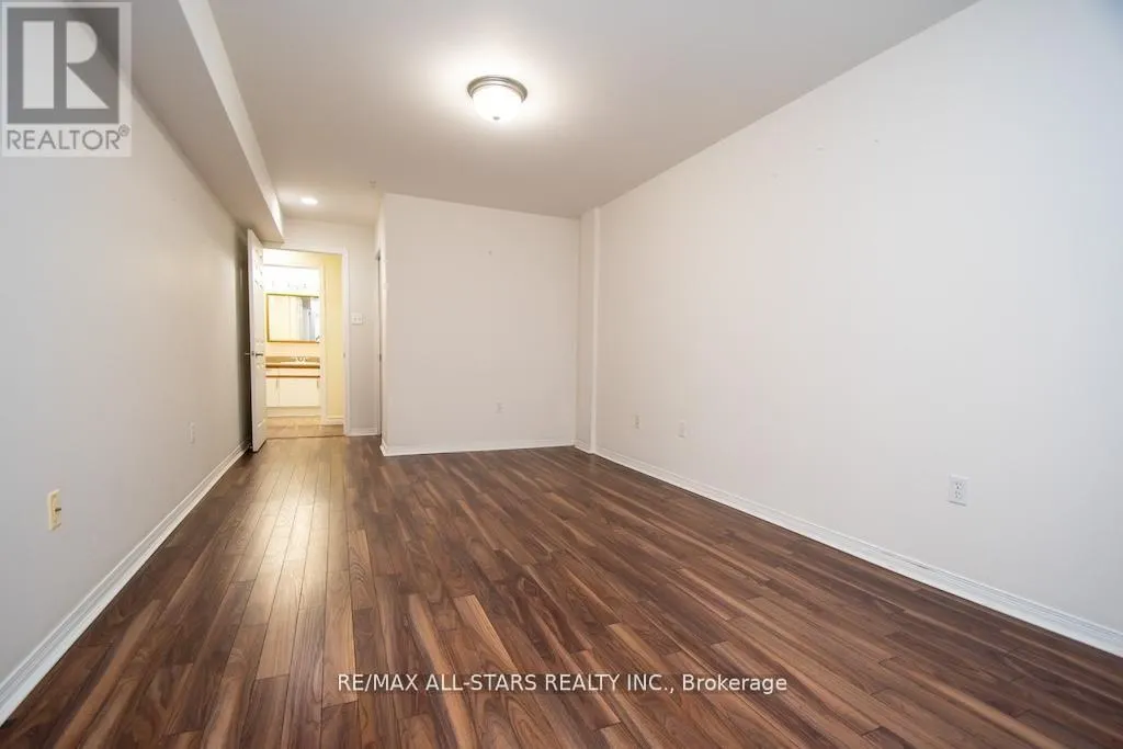 106 - 8 HURON STREET #106