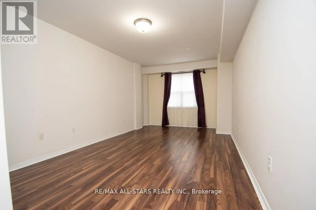 106 - 8 HURON STREET #106
