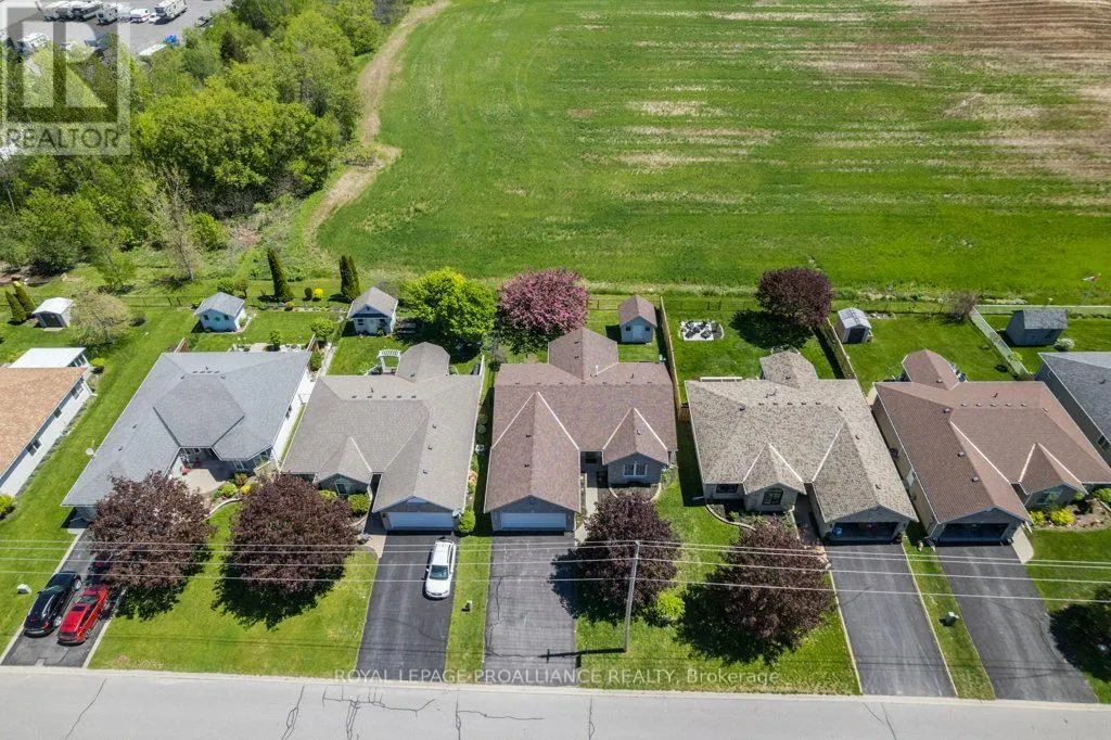 51 APPLEWOOD DRIVE