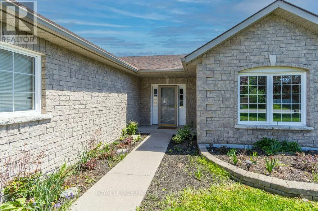 51 APPLEWOOD DRIVE
