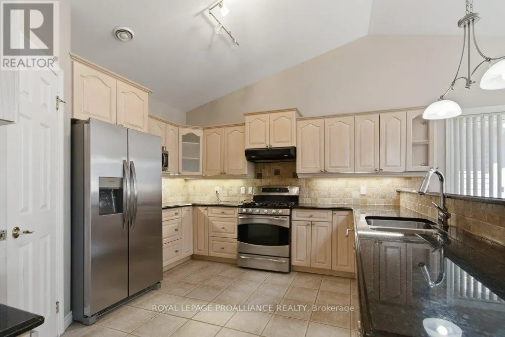 51 APPLEWOOD DRIVE