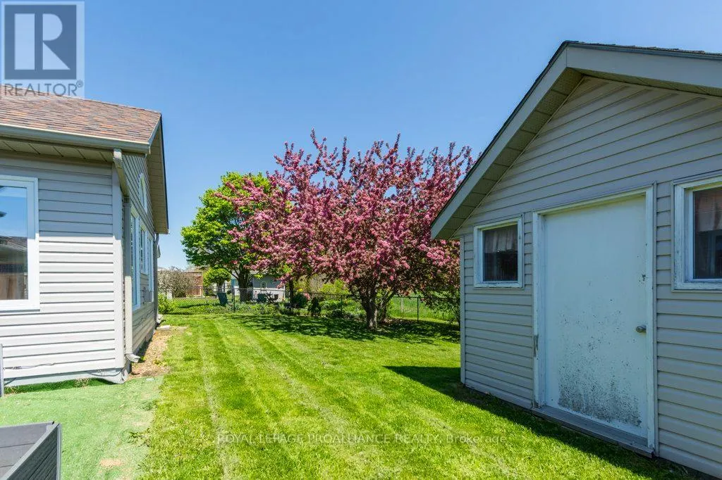 51 APPLEWOOD DRIVE