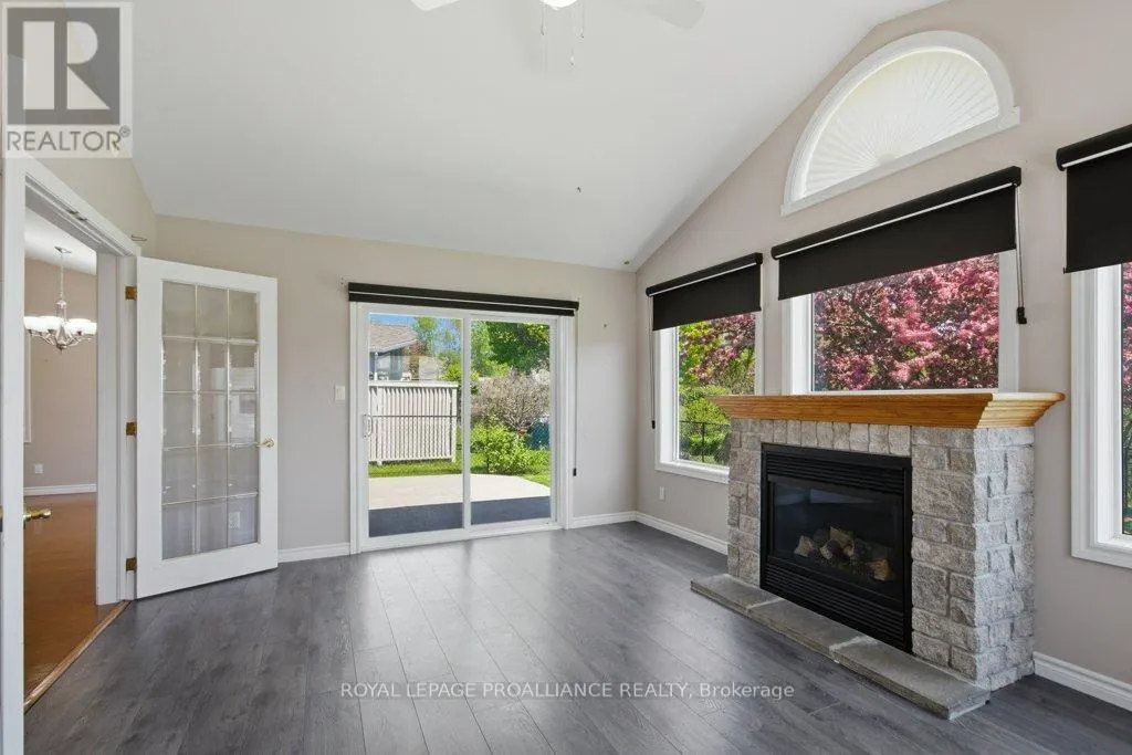 51 APPLEWOOD DRIVE