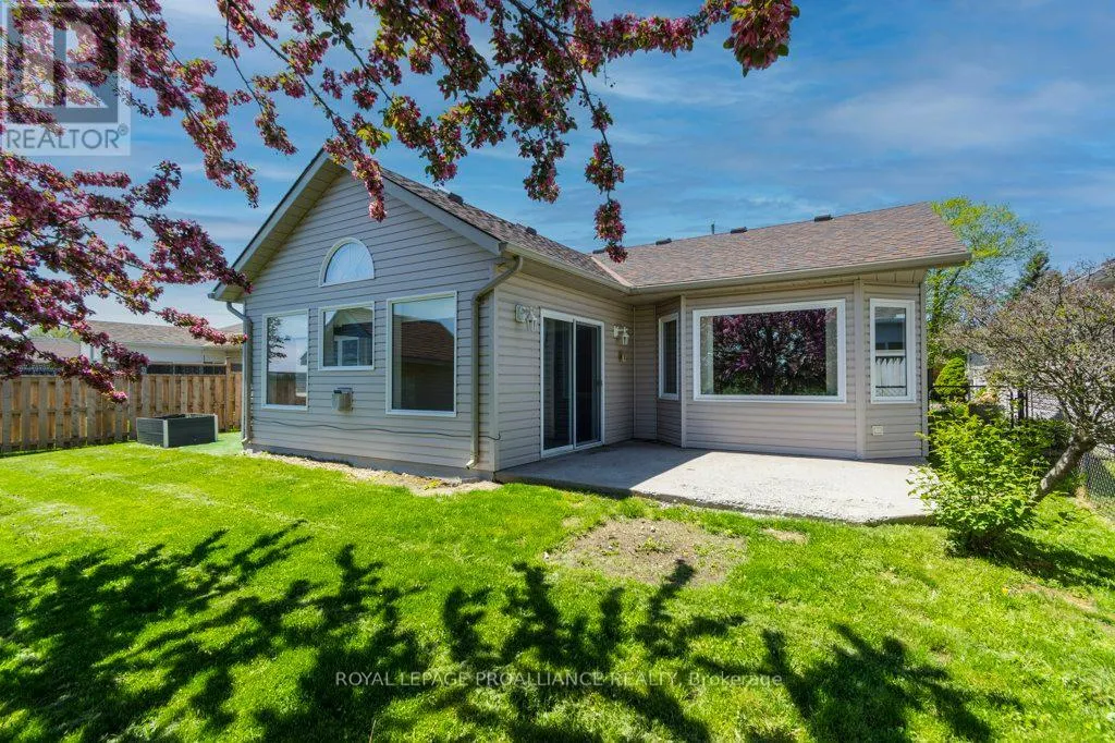51 APPLEWOOD DRIVE