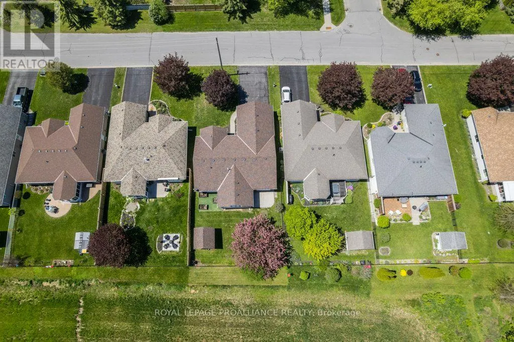 51 APPLEWOOD DRIVE