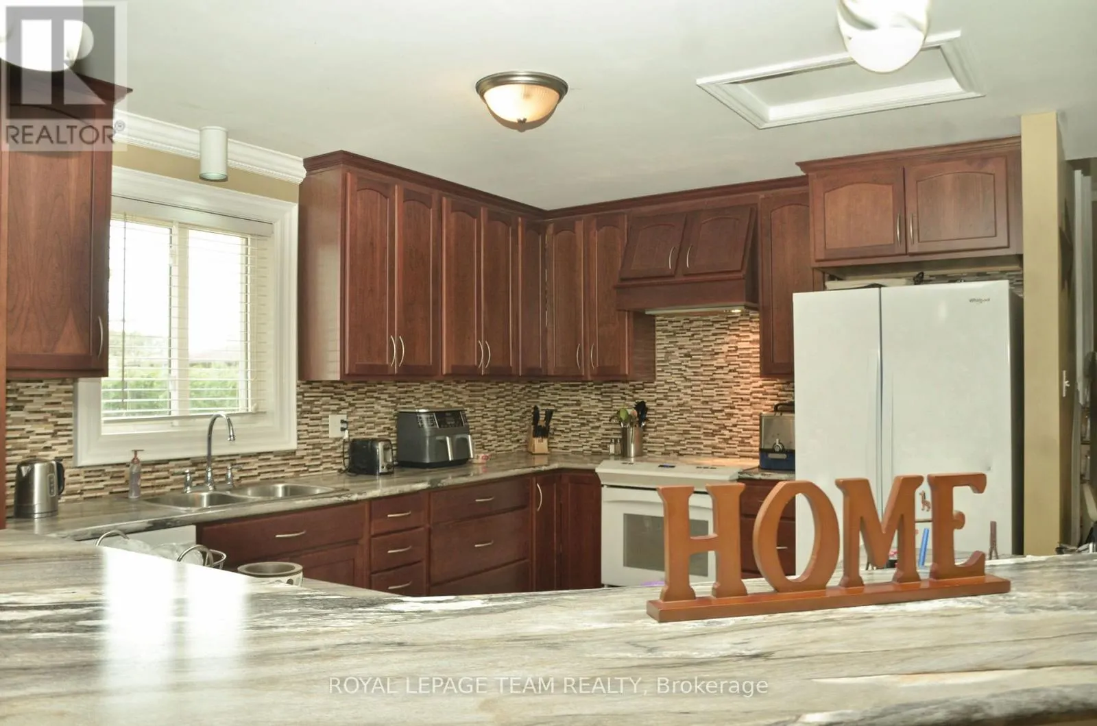 12078 LAKESHORE DRIVE E
