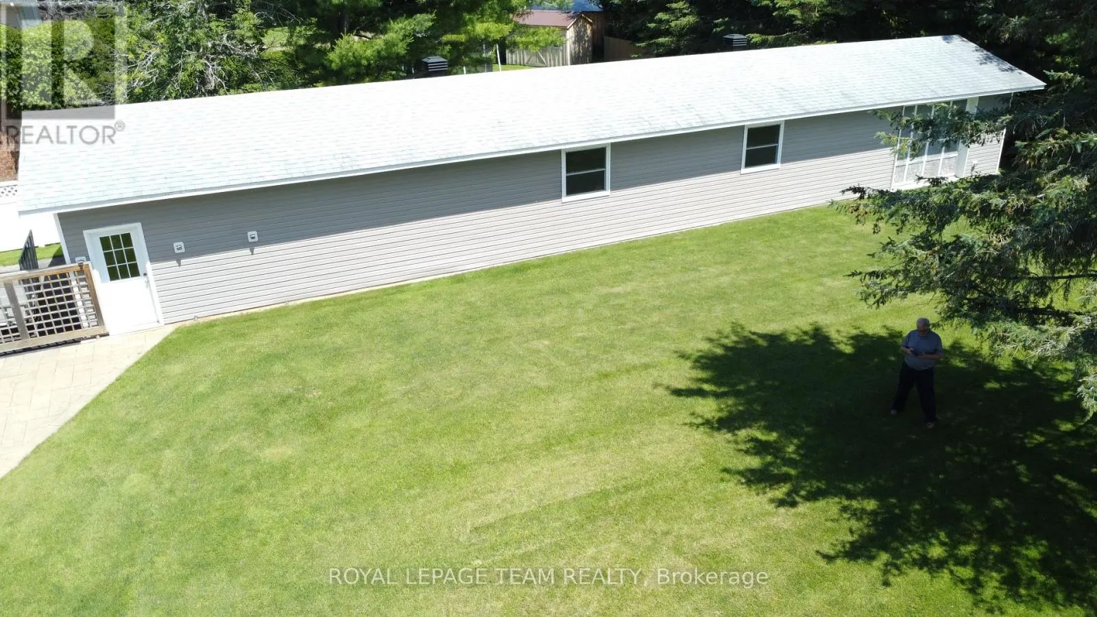 12078 LAKESHORE DRIVE E