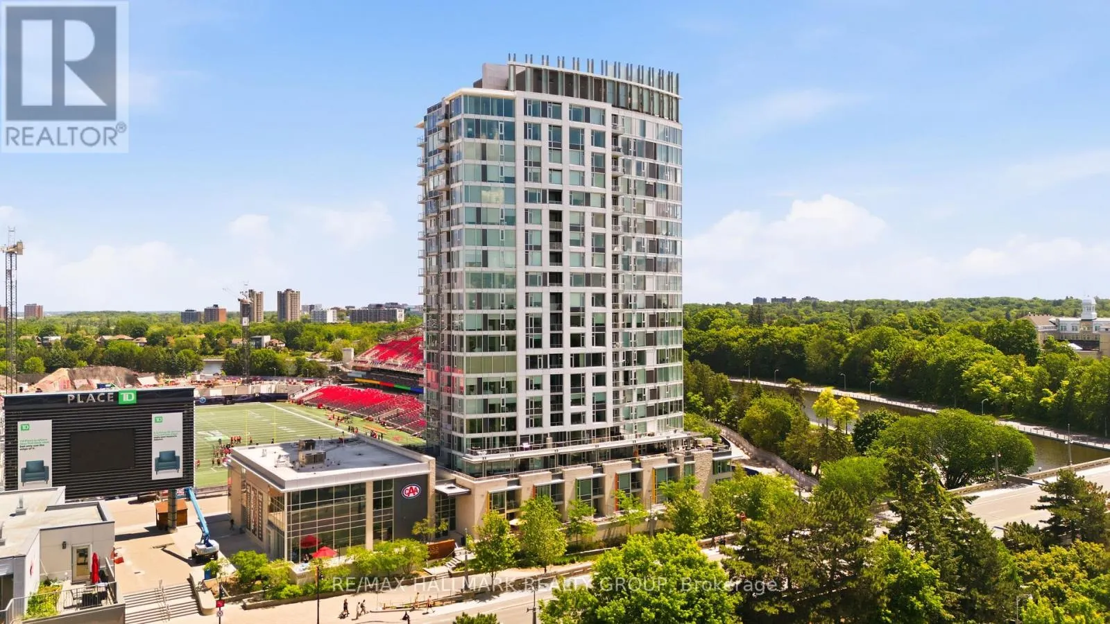 1205 - 1035 BANK STREET