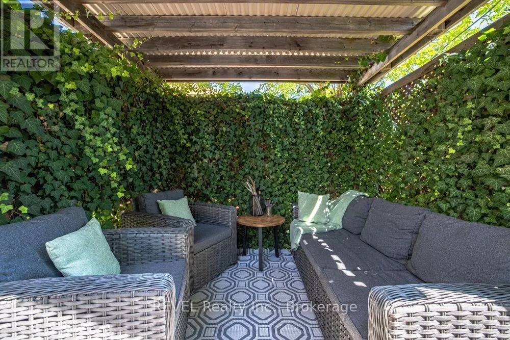 3305 HYMAN AVENUE