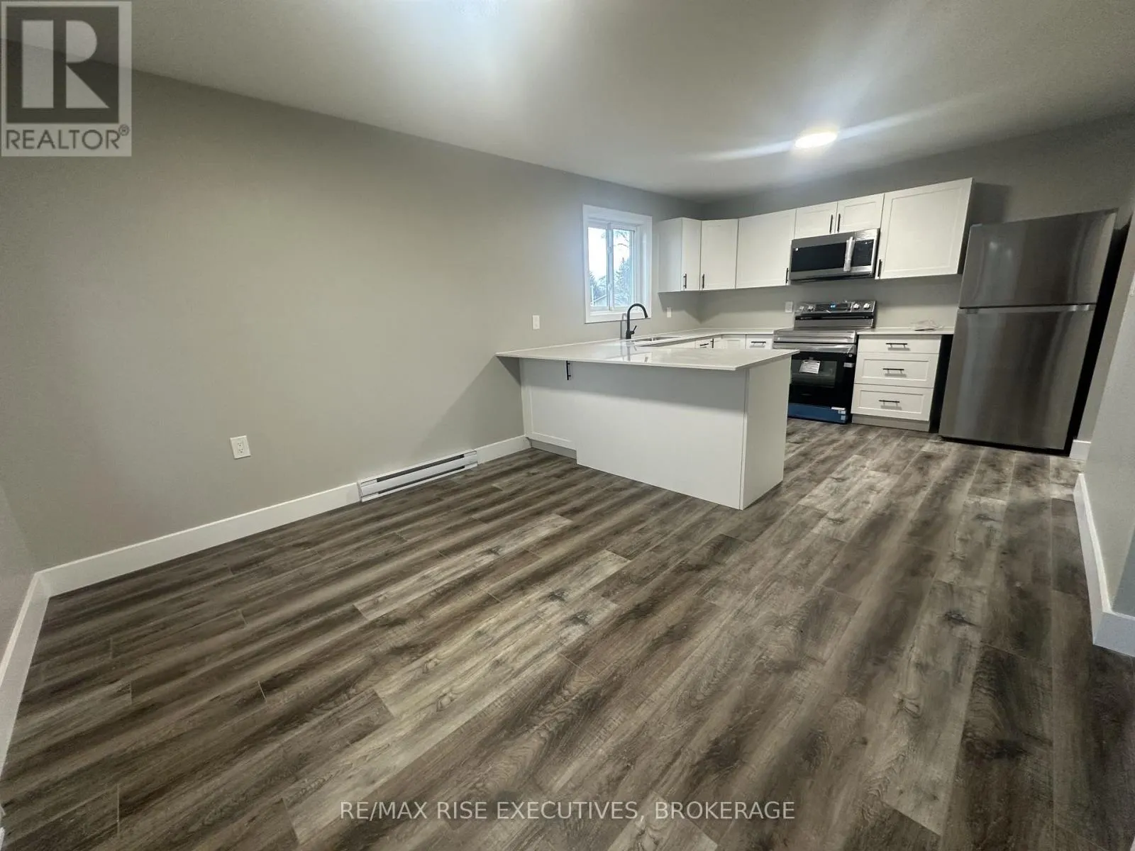 3 - 565 EMMA STREET #3