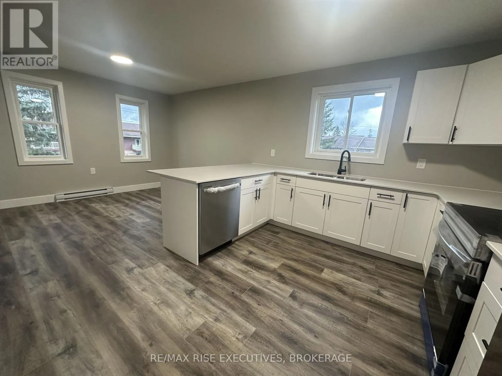 3 - 565 EMMA STREET #3