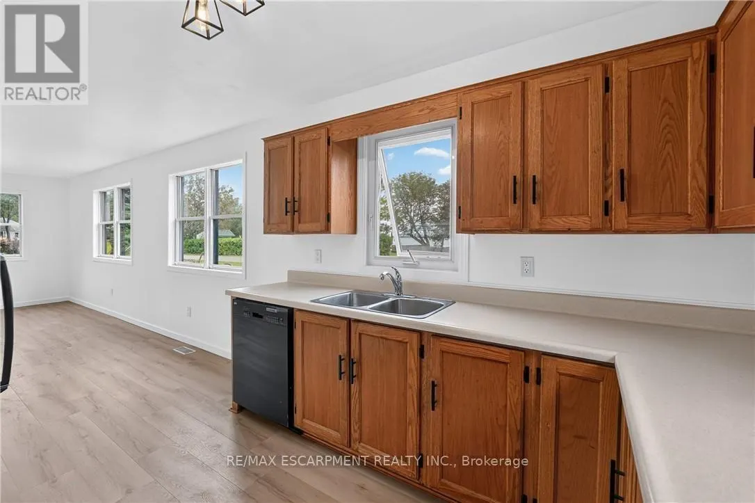 6 MOHAWK POINT ROAD