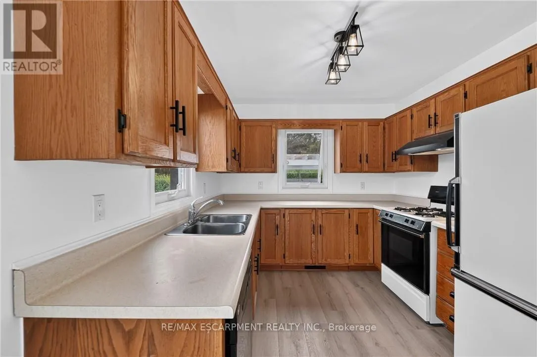 6 MOHAWK POINT ROAD