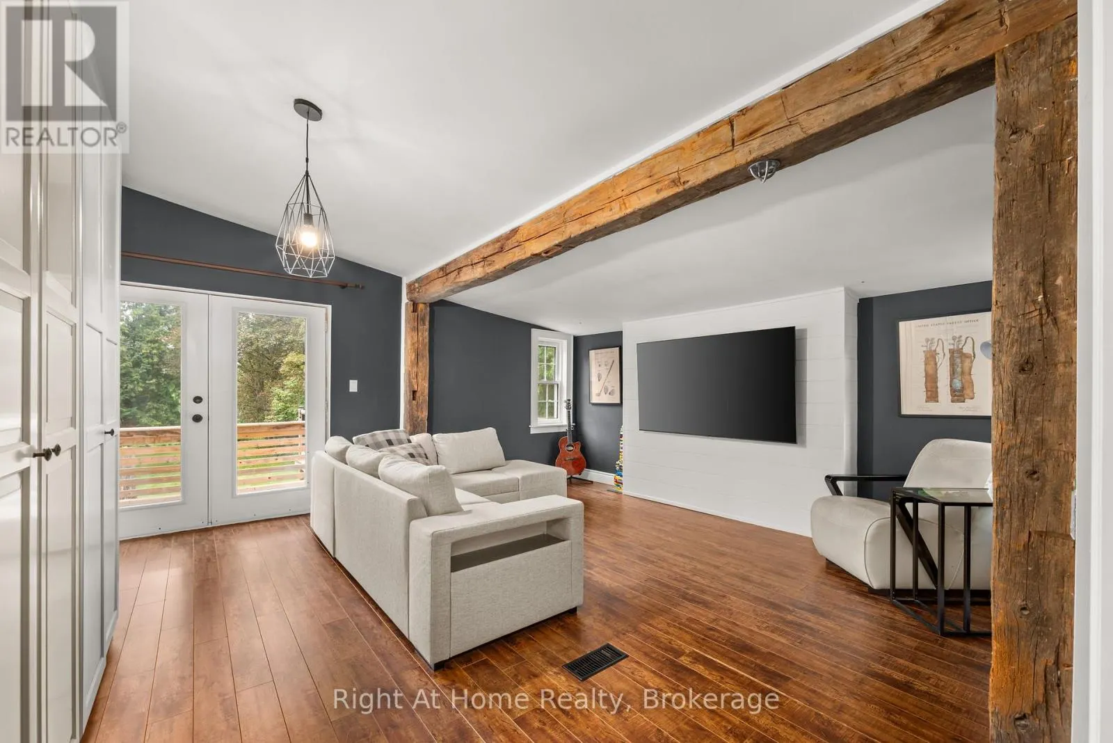 88 KING STREET E