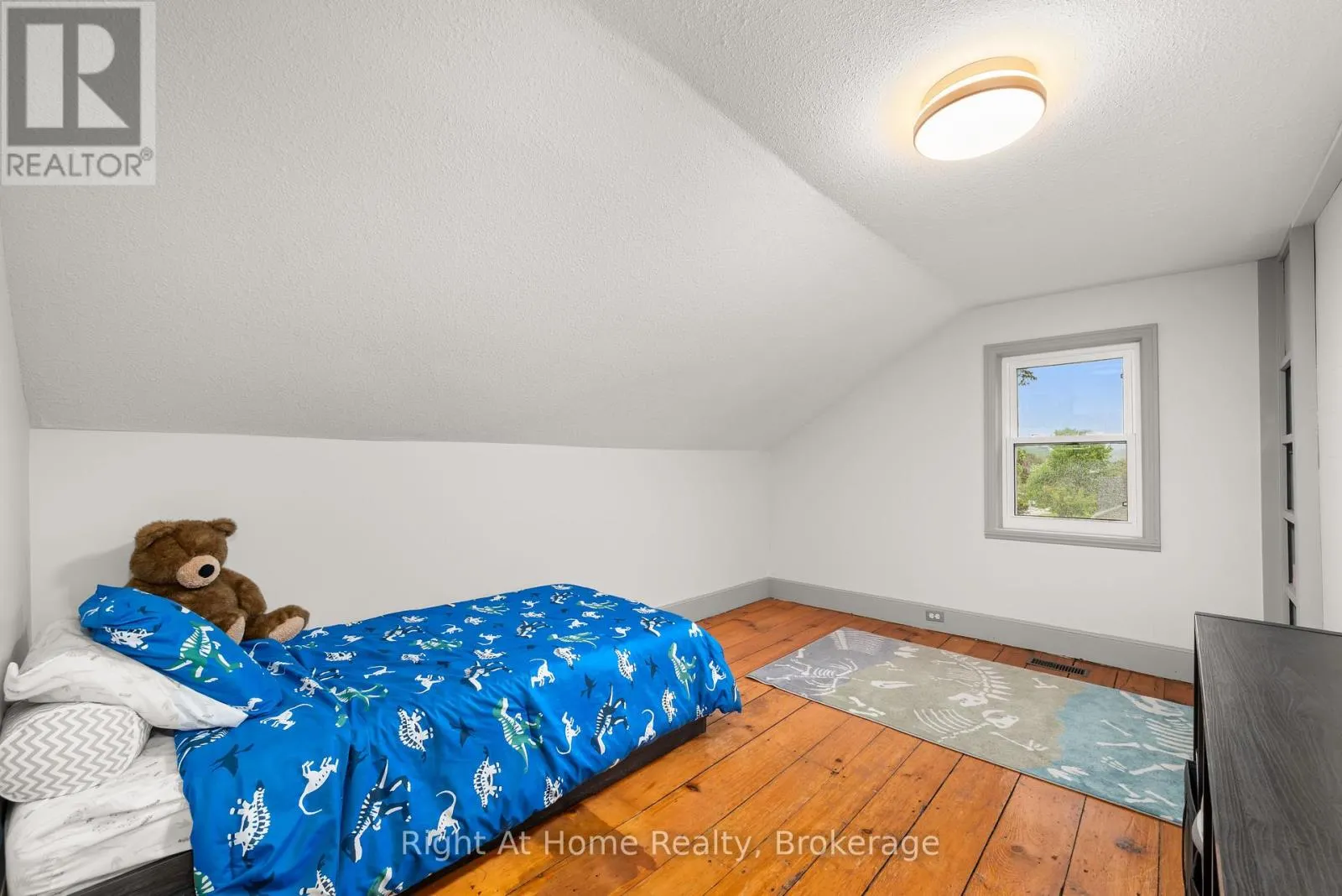 88 KING STREET E