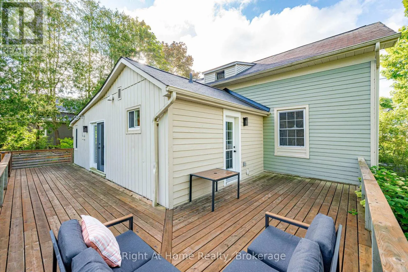 88 KING STREET E